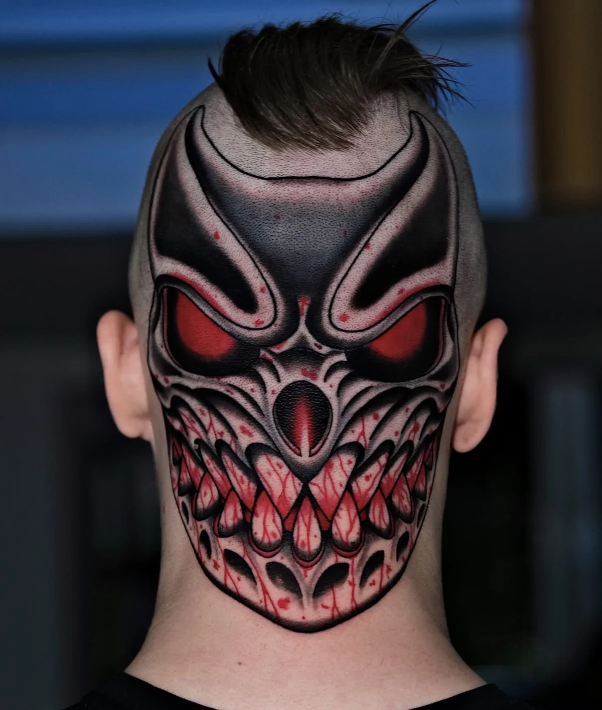 Blackwork czy laser: jak prawidłowo pokryć lub usunąć stary tatuaż w studiu TattooHub