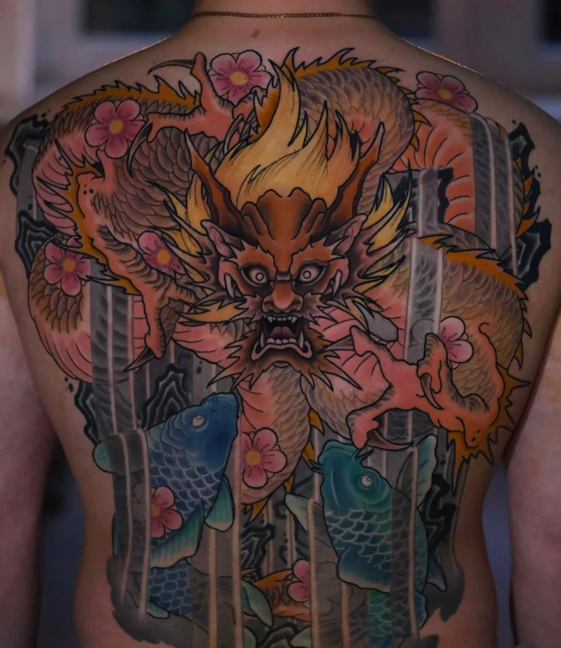 Tatuaż w stylu japońskim w Warszawie: tradycja wabori, anatomia tła mikiri i ponadczasowe motywy irezumi